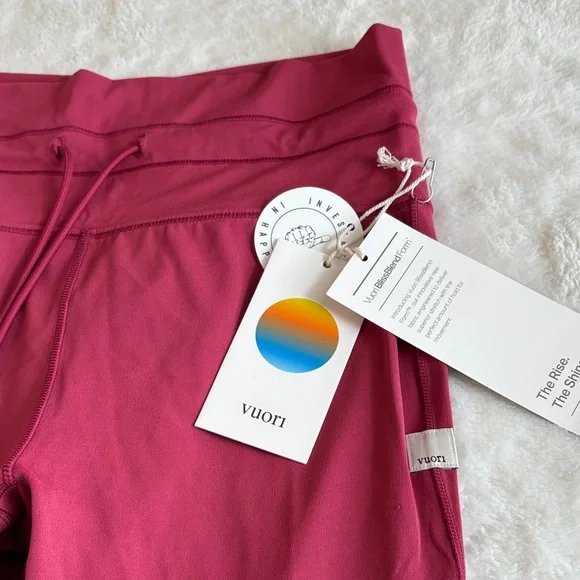 Vuori Daily Form Legging NWT. Size Medium - Picture 8 of 11